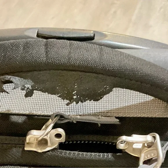 Oakley Black and Gray Travel Bag and Computer Bag….Set…. - Picture 5 of 10